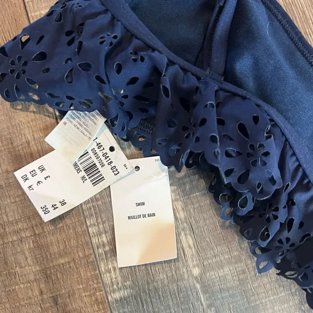Abercrombie & Fitch laser cut ruffle bikini top size m/L